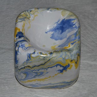 Cendrier anti fumée Cube marbré jaune et bleu et blanc