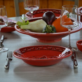 Assiette creuse Tatoué rouge - D 24 cm