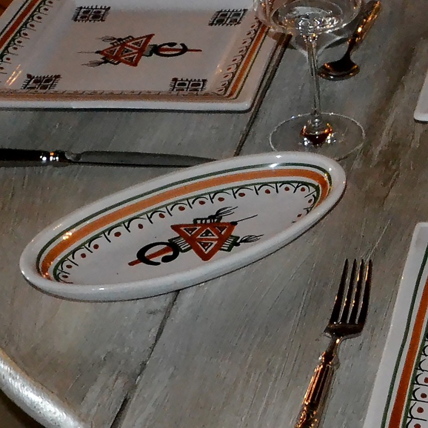 Plat ovale Khelel beige - L 30 cm